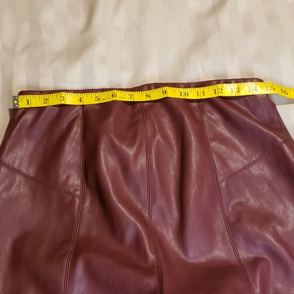 Andrew Marc, leather like, waste control, burgandy - Picture 5 of 14